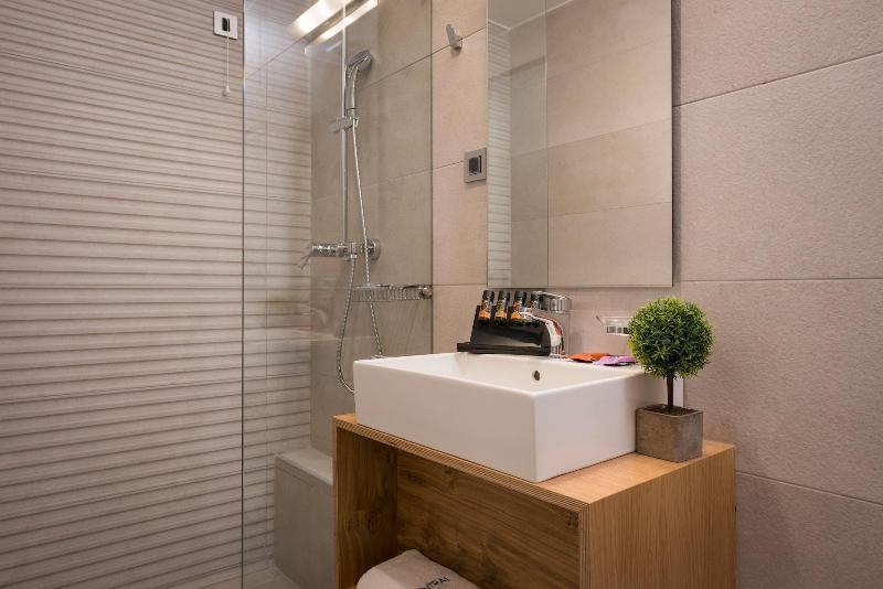 Central City Hotel خانيا المظهر الخارجي الصورة